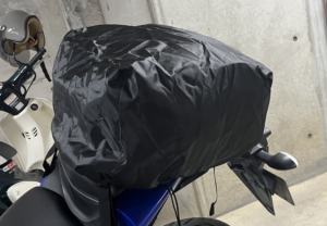 バイクのリアシートバッグは濡れる？コミネSA-240を実際に雨で使ってみた結果！